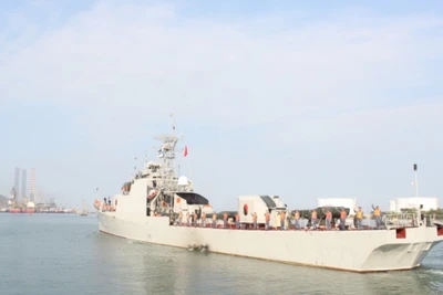 Tàu 17 xuất phát lên đường thực hiện nhiệm vụ.