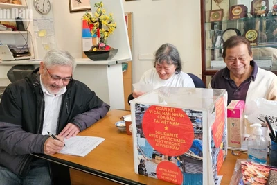 Tính đến ngày 26/10, hoạt động quyên góp ủng hộ nạn nhân bão lũ tại Việt Nam đã thu về gần 20.000 Euro. (Ảnh: MINH DUY)