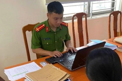Công an xã Bình Minh giải cứu sinh viên mắc bẫy "bắt cóc online".