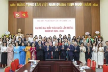 Ban Chấp hành Hội Hữu nghị Việt Nam-Australia khóa IV, nhiệm kỳ 2025-2030 ra mắt Đại hội. (Ảnh: KHÁNH LAN)