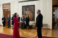 Đại sứ Việt Nam Nguyễn Thị Minh Nguyệt trình Thư ủy nhiệm lên Tổng thống nước Cộng hòa Bulgaria Rumen Radev. (Ảnh: Đại sứ quán Việt Nam tại Bulgaria)