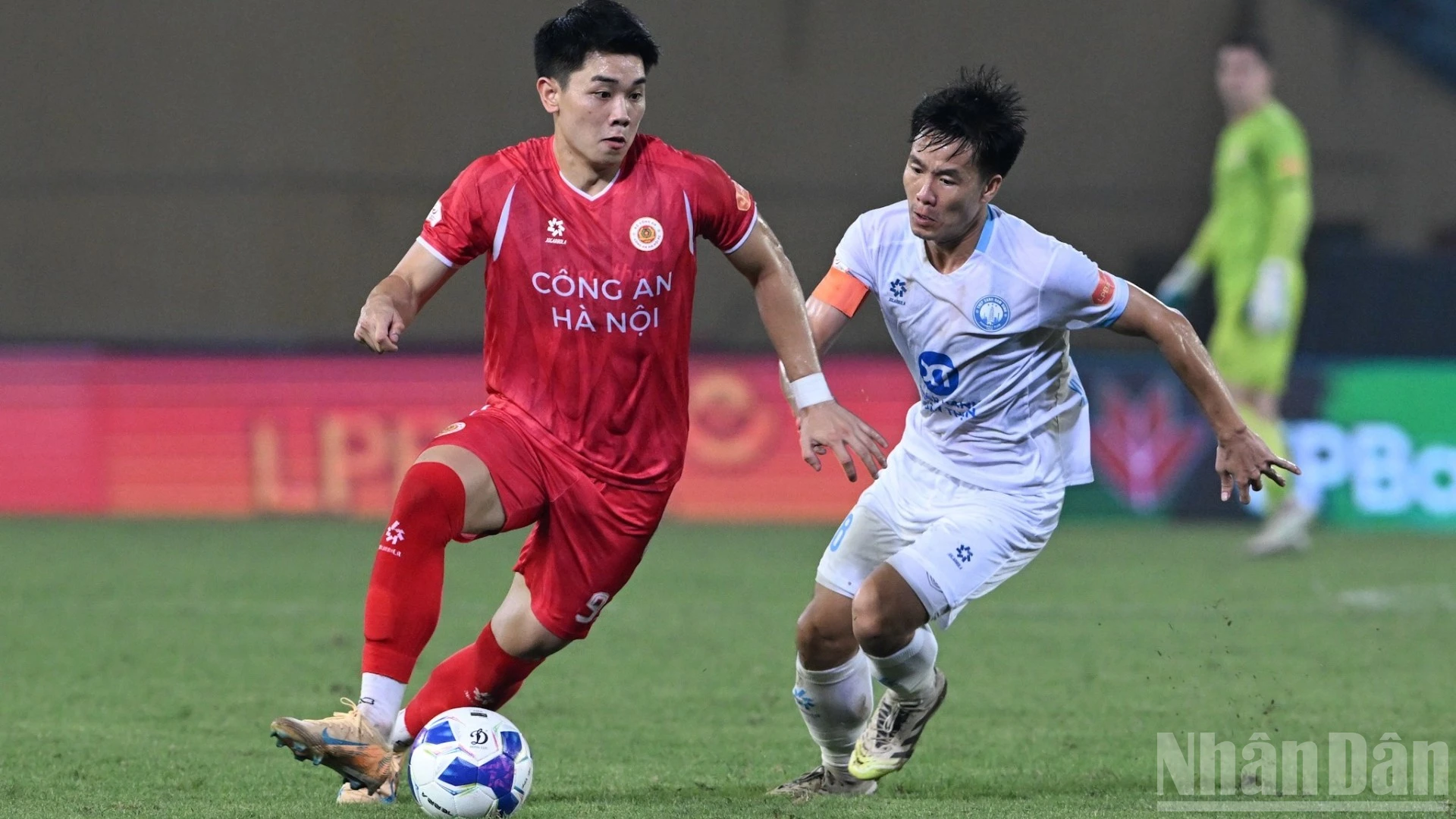 Công an Hà Nội thắng nghẹt thở Nam Định 3-2, tiến gần chức vô địch V-League