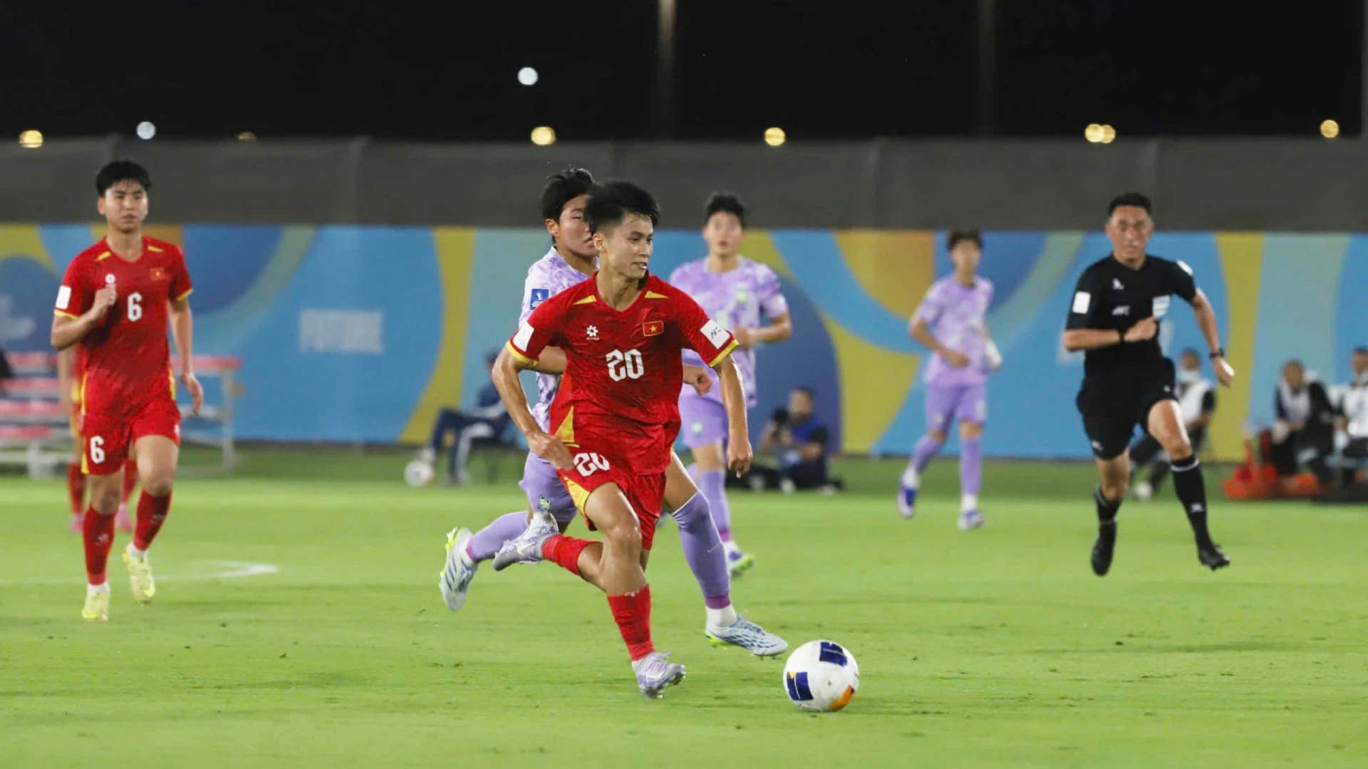 U17 Việt Nam thua ngược Hàn Quốc 1-4, còn cửa đi tiếp