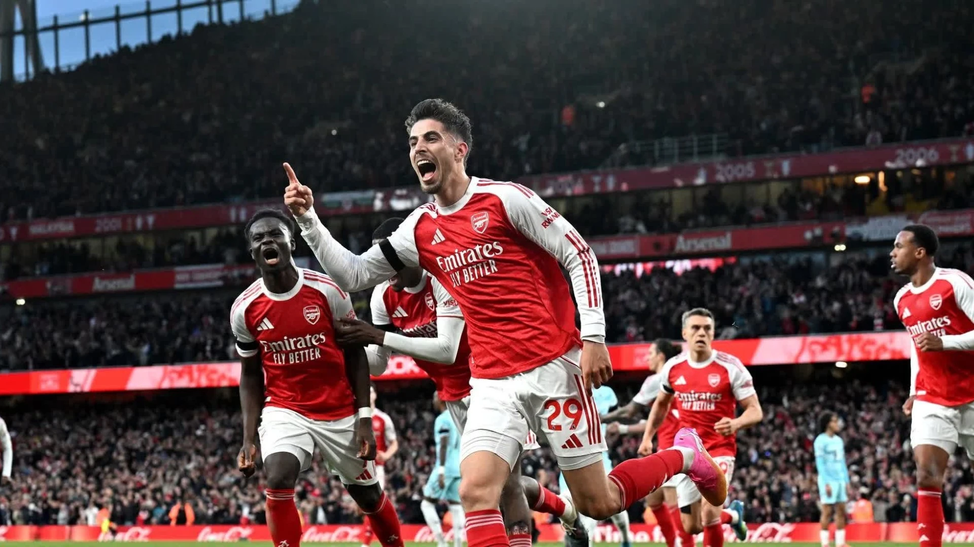 Arsenal thắng Burnley 1-0, tiếp tục cuộc đua vô địch Ngoại hạng Anh
