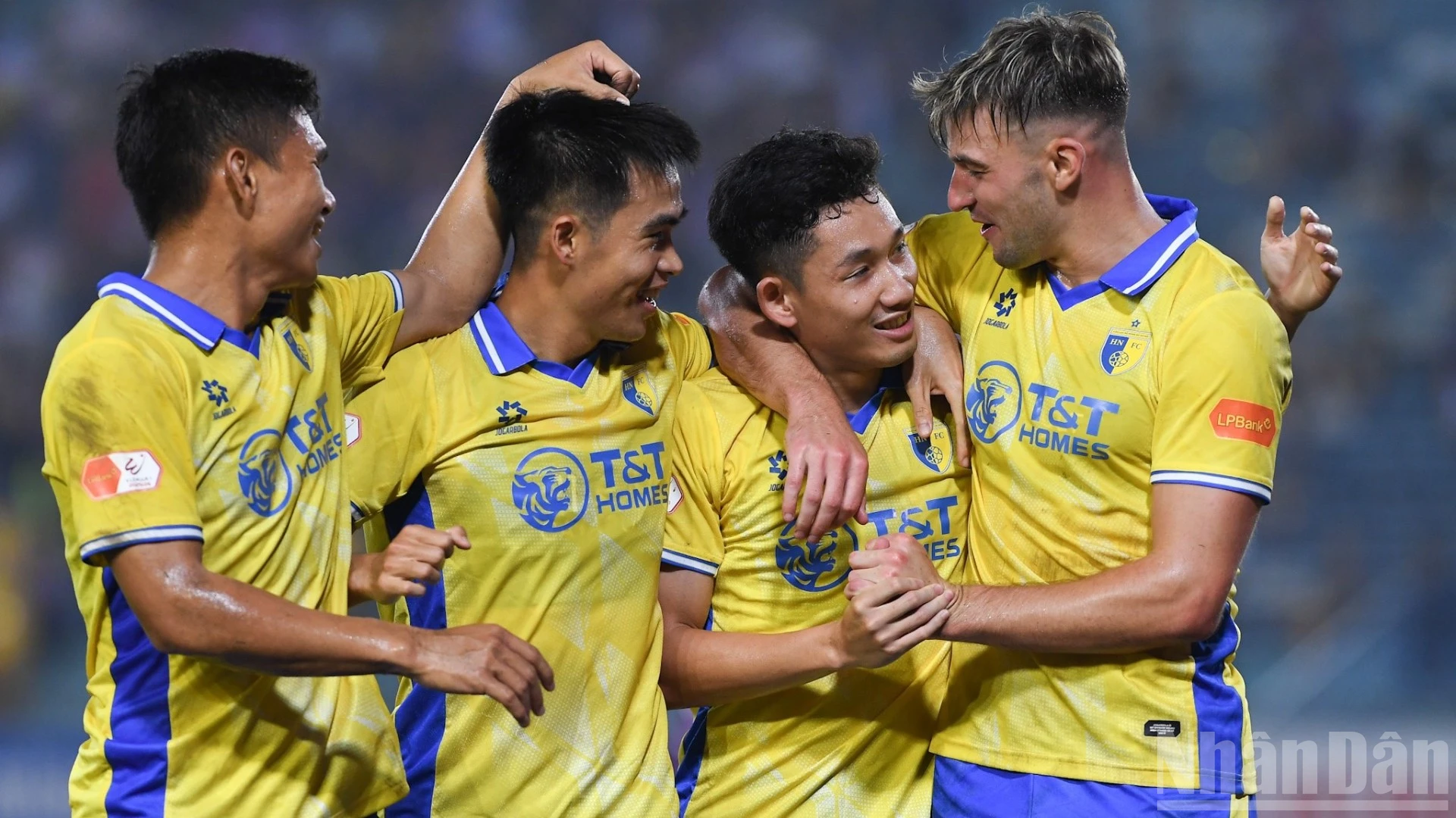 Hà Nội FC Lội Ngược Dòng Ấn Tượng, Đánh Bại Becamex TP.HCM 4-2 Trong Trận Cầu Hấp Dẫn