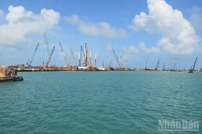 Quảng Ngãi yêu cầu các tổ chức, cá nhân tuân thủ, chấp hành nghiêm các quy định pháp luật có liên quan khi thực hiện nhận chìm chất nạo vét ở biển.