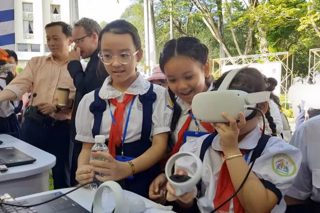 Học sinh Thành phố Hồ Chí Minh trải nghiệm chương trình STEM.