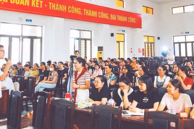 Lớp tập huấn “Giáo dục kỹ năng sống trong nhà trường” dành cho cán bộ, giáo viên ở phường Ái Quốc, thành phố Hải Phòng.