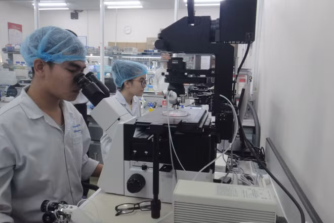 Hoạt động nghiên cứu khoa học tại Đại học Quốc gia Thành phố Hồ Chí Minh.