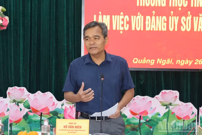 Đồng chí Hồ Văn Niên, Ủy viên Trung ương Đảng, Bí thư Tỉnh ủy Quảng Ngãi phát biểu kết luận buổi làm việc.