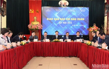 Phó Thủ tướng Trần Hồng Hà và lãnh đạo Ban Tuyên giáo Trung ương, Bộ Thông tin và Truyền thông, Báo Nhân Dân và Hội Nhà báo Việt Nam đồng chủ trì Giao ban báo chí đầu Xuân Quý Mão 2023.