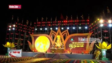 Hàng nghìn người dự đêm hoa đăng Vu Lan báo hiếu