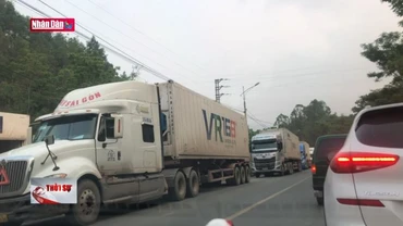 Gần 700 xe nông sản chờ xuất khẩu sang Trung Quốc