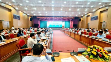 Quang cảnh Hội thảo “Nghề nuôi biển: Chuyển đổi từ truyền thống sang công nghiệp”.