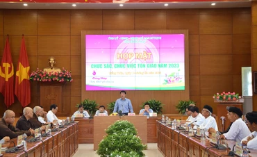 Bí thư Tỉnh ủy Đồng Tháp Lê Quốc Phong phát biểu tại buổi họp mặt.