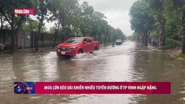 Mưa lớn kéo dài khiến nhiều tuyến đường ở TP Vinh ngập nặng
