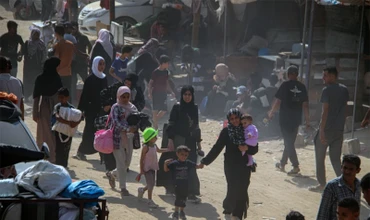 Người dân Palestine sơ tán tránh xung đột tại Khan Younis, Dải Gaza, ngày 2/7/2024. (Ảnh: THX/TTXVN)