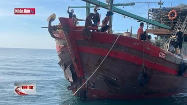 Quảng Bình: Kịp thời cứu 8 ngư dân gặp nạn
