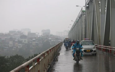 Khu vực Hà Nội có mưa nhỏ vài nơi và sương mù, sáng và đêm trời rét. (Ảnh minh họa)