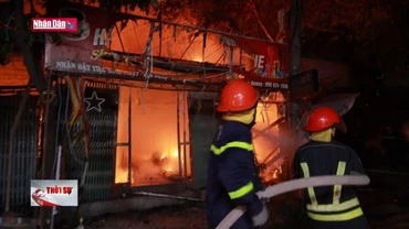 Cháy lớn 4 nhà dân tại cổng khu công nghiệp Vĩnh Tuy