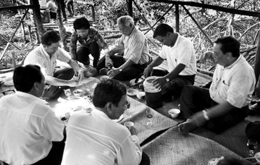 Thủ tướng Võ Văn Kiệt thăm lâm trường 184, huyện Ngọc Hiển, Cà Mau. (Ảnh tư liệu)
