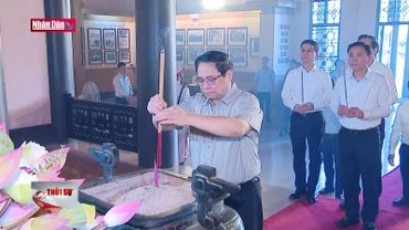 Thủ tướng dâng hương Khu Văn hóa tưởng niệm Bác Hồ tại Thanh Hóa