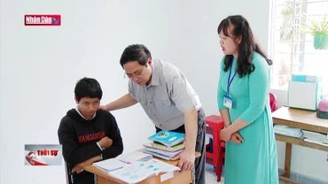 Thủ tướng thăm Trường chăm sóc nuôi và dạy trẻ em khuyết tật Bến Tre