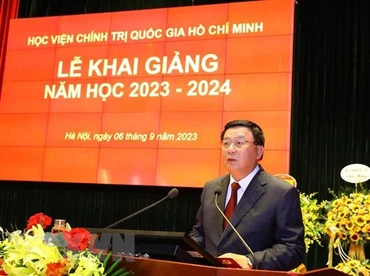 Đồng chí Nguyễn Xuân Thắng, Ủy viên Bộ Chính trị, Giám đốc Học viện Chính trị Quốc gia Hồ Chí Minh, Chủ tịch Hội đồng Lý luận Trung ương phát biểu tại Lễ khai giảng. (Ảnh: TTXVN)