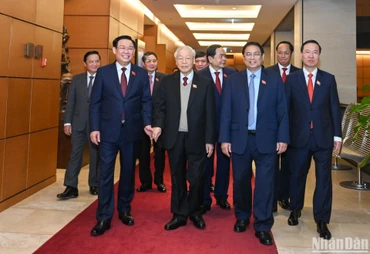 Tổng Bí thư Nguyễn Phú Trọng, Thủ tướng Phạm Minh Chính, Chủ tịch Quốc hội Vương Đình Huệ, Thường trực Ban Bí thư Võ Văn Thưởng cùng các đại biểu dự phiên họp.
