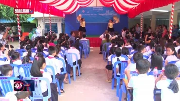 Trẻ em gốc Việt Nam tại Campuchia tích cực học tiếng mẹ đẻ