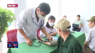 Gần 200 người có công được khám và tư vấn sức khỏe miễn phí