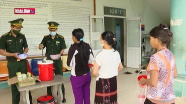 Bát cháo tình thương cho bệnh nhân nghèo vùng biên