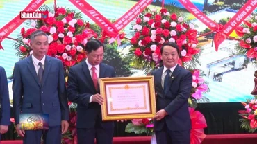 Thành phố Lào Cai đón nhận Huân chương Lao động hạng Nhất