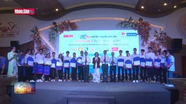 Tiếp sức đến trường cho tân sinh viên nghèo vượt khó năm 2022