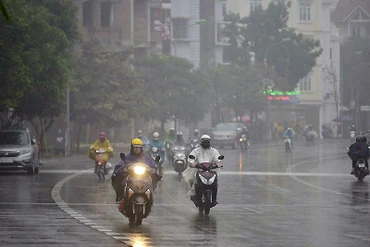 Khu vực Hà Nội sáng và đêm có mưa nhỏ, mưa phùn và sương mù rải rác, trời lạnh. (Ảnh minh họa)
