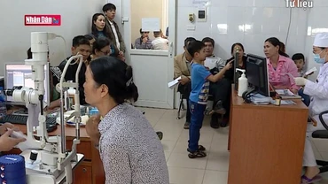 Đau mắt đỏ tăng đột biến ở trẻ em