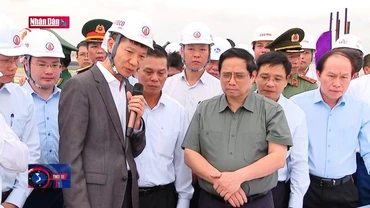 Thủ tướng kiểm tra tình hình thi công bến số 3, 4, 5, 6 Cảng Quốc tế Hải Phòng