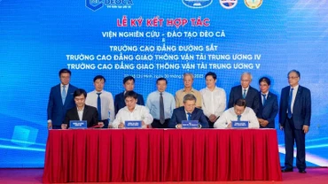 Thực hiện nghi thức ký kết hợp tác giữa Viện DCI với các trường đào tạo nhân lực ngành giao thông.