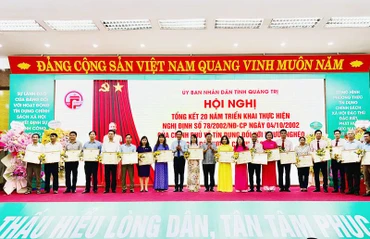 Tuyên dương, khen thưởng nhiều tập thể, cá nhân có thành tích xuất sắc trong 20 năm thực hiện Nghị định 78 của Chính phủ tại Quảng Trị 