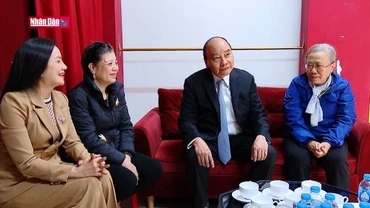 Chủ tịch nước chúc mừng năm mới gia đình các cố Chủ tịch nước