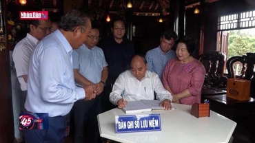 Chủ tịch nước dâng hương tại khu lưu niệm đồng chí Trương Văn Bang