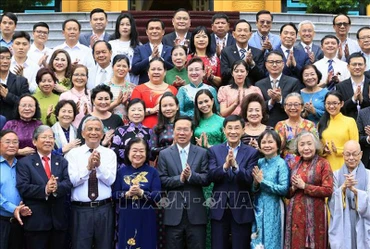 Chủ tịch nước Võ Văn Thưởng với các đại biểu. (Ảnh: TTXVN)