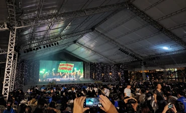 Thông điệp “Hành động nhỏ - Ý nghĩa lớn” được chiếu tại sự kiện Giờ Trái đất 2023. (Ảnh: QUANG QUÝ)