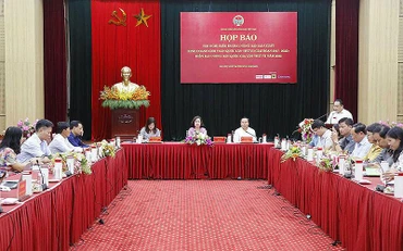 Toàn cảnh buổi họp báo.