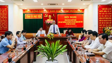 Hội nghị công bố các quyết định của Ban Thường vụ Tỉnh ủy và Chủ tịch UBND tỉnh về công tác cán bộ.