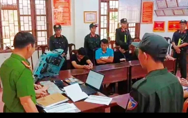 Lực lượng Công an Đắk Nông bắt giữ các đối tượng trong đường dây tổ chức đánh bạc, đánh bạc qua mạng Internet quy mô lớn.