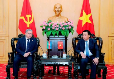 Đồng chí Nguyễn Xuân Thắng tiếp, làm việc với ngài Shovgi Kamal oglu Mehdizade, Đại sứ Đặc mệnh toàn quyền Cộng hòa Azerbaijan tại Việt Nam.