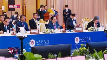 Thủ tướng dự Hội nghị cấp cao ASEAN+3