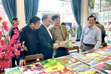 Hội báo Xuân Gia Lai Xuân Giáp Thìn 2024 trưng bày hơn 1.000 ấn phẩm.