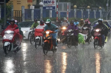 Khu vực Hà Nội từ chiều tối 10-11/8 có mưa vừa, mưa to, có nơi mưa rất to và dông. (Ảnh minh họa)
